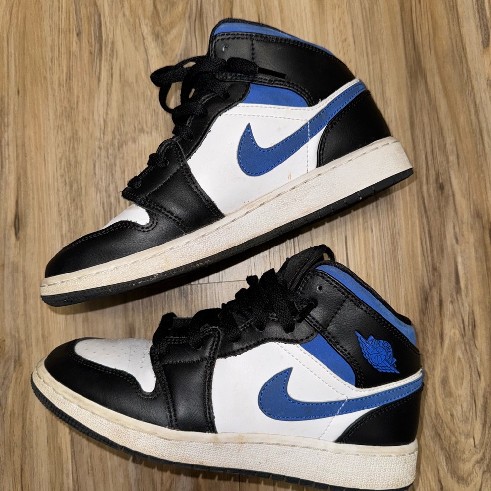 Nike Air Jordan 1 Mid Size 5Y